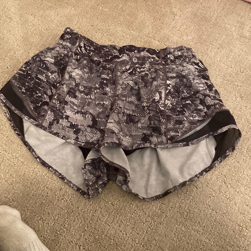 pattern hotty hot shorts rare no tag but has evident size dot